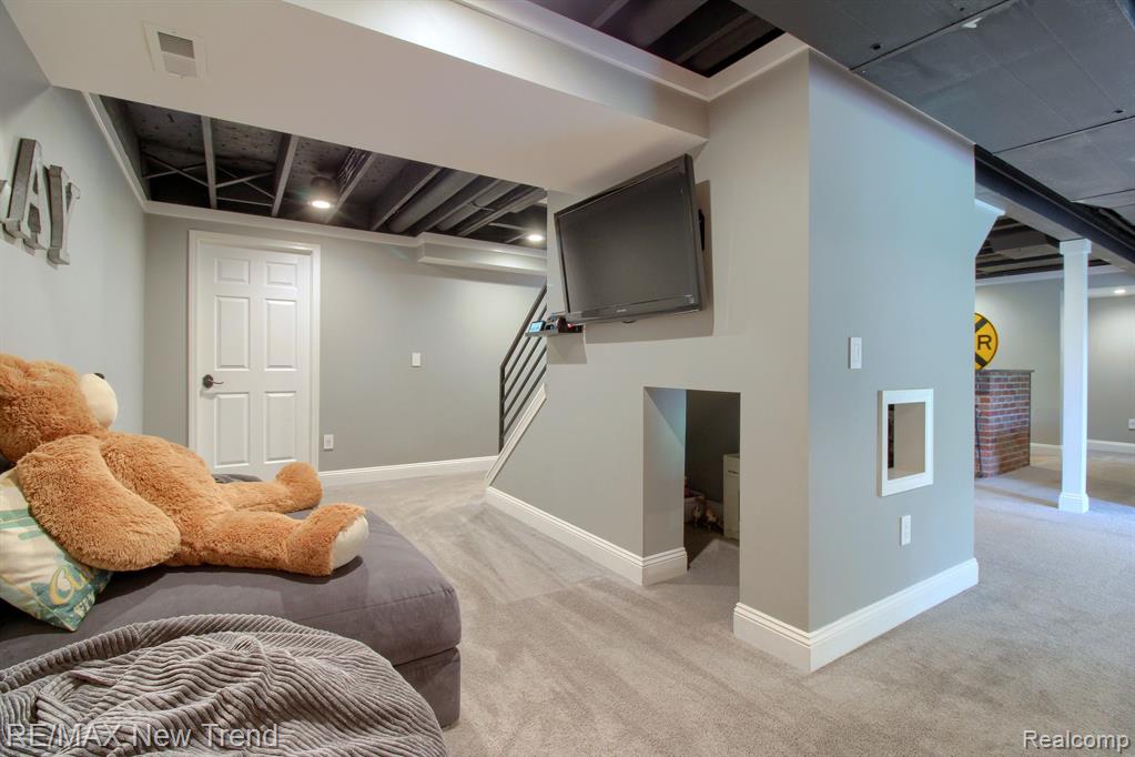 9457 DALEVIEW Drive, South Lyon, MI 48178 — Photo 32