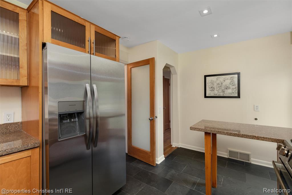 13323 Hart Avenue, Huntington Woods, MI — Photo 14