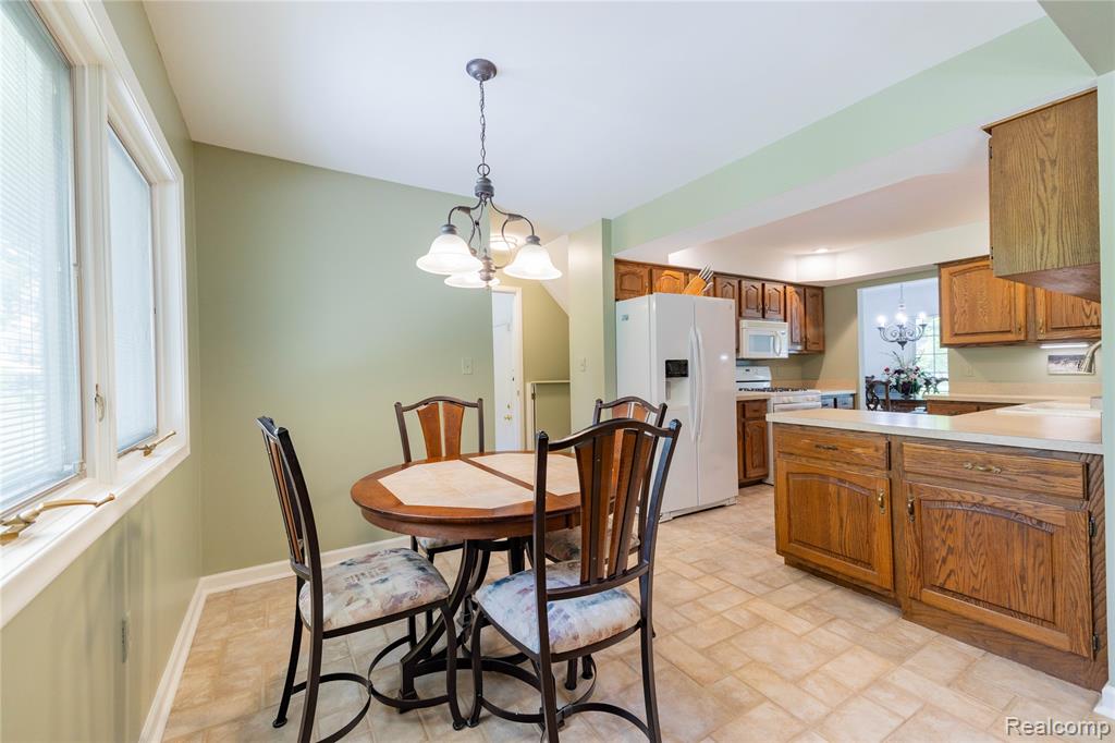 8366 Glengarry Road, Grosse Ile, MI 48138 — Photo 18