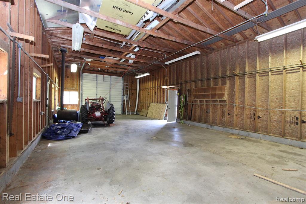 1325 S Hospital Road, Waterford, MI 48327 — Photo 40