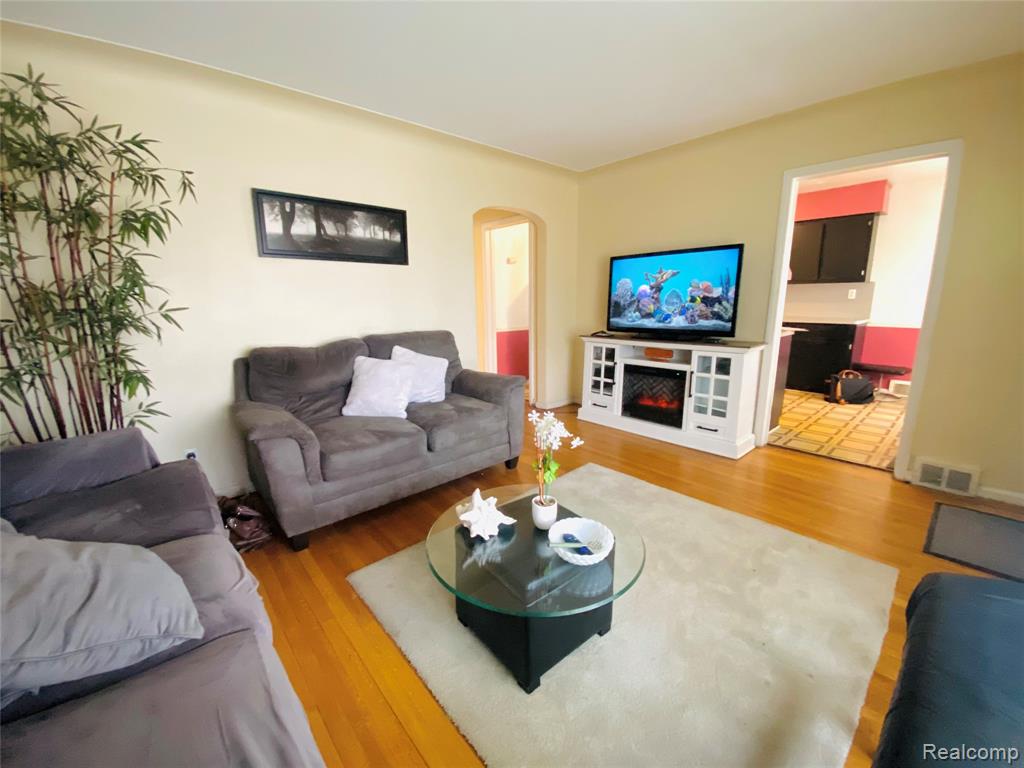 17334 Sprenger Avenue, Eastpointe, MI 48021 — Photo 9