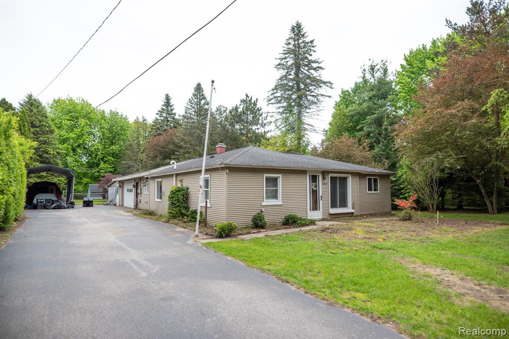 4216 Parker Road, Fort Gratiot, MI 48059 — Photo 2