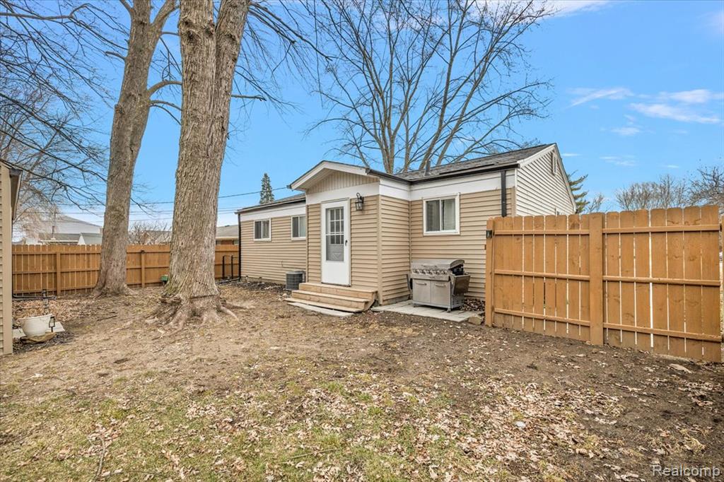 39621 Detroit Street, Harrison Township, MI — Photo 28