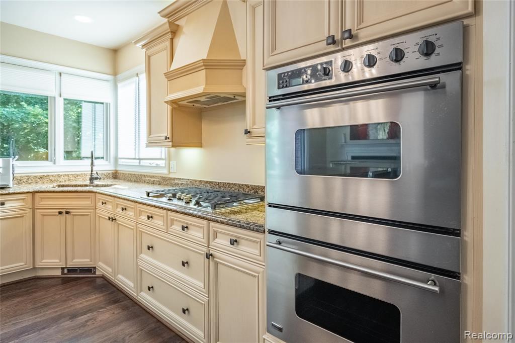 4575 Forest Edge Lane N, West Bloomfield, MI 48323 — Photo 22