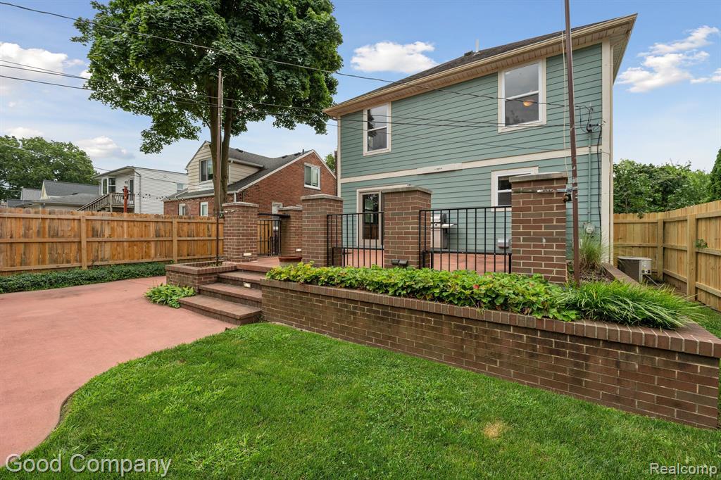 964 W LEWISTON Avenue, Ferndale, MI 48220 — Photo 47