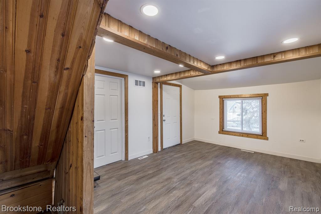 31 Heights Road, Lake Orion, MI 48362 — Photo 14