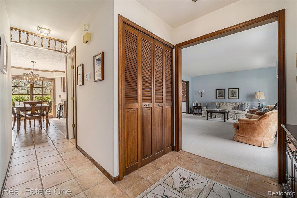 5367 LANGLEWOOD Drive, West Bloomfield, MI — Photo 6