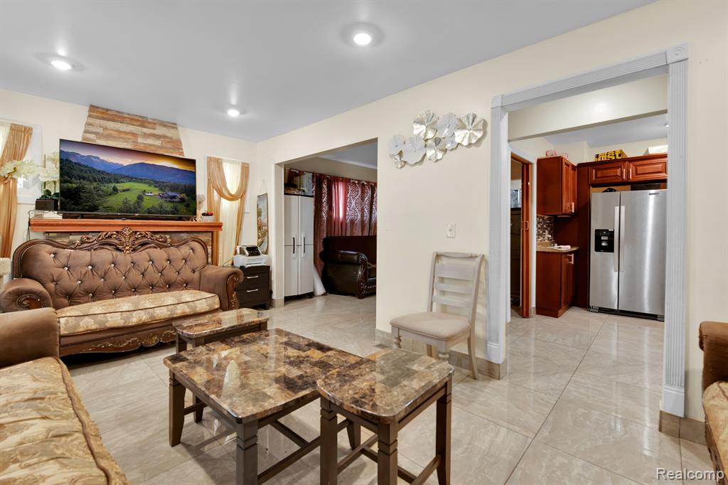 5832 APPOLINE Street, Dearborn, MI 48126 — Photo 3