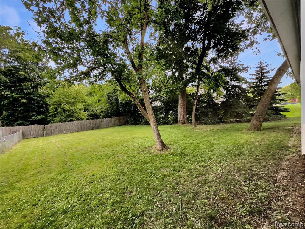 26018 Whipple Street, Novi, MI — Photo 21