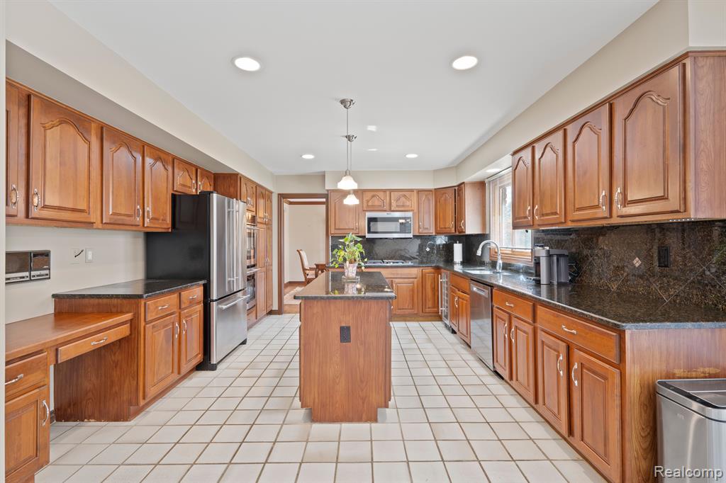 415 W HICKORY GROVE Road, Bloomfield Hills, MI 48302 — Photo 11