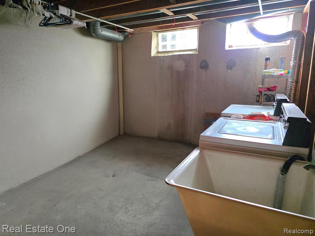 29364 HOOVER Road, Warren, MI 48093 — Photo 15