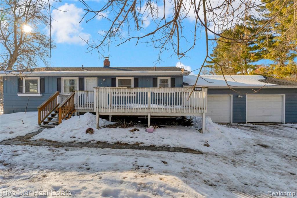 911 S Duck Lake Road, Milford, MI 48381 — front exterior