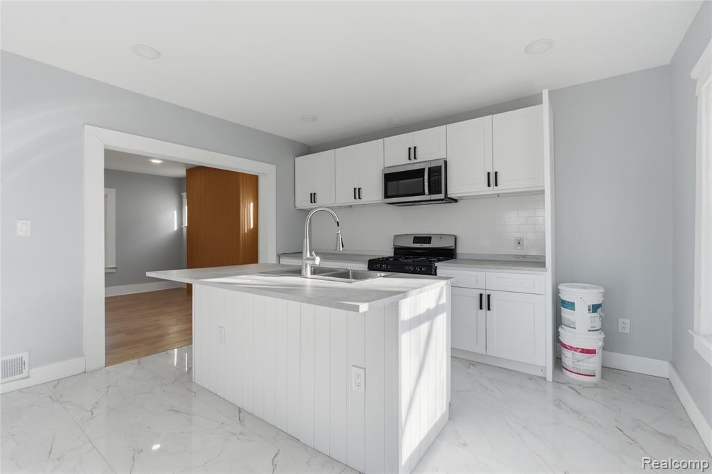 517 W Hollywood, Highland Park, MI 48203 — Photo 7