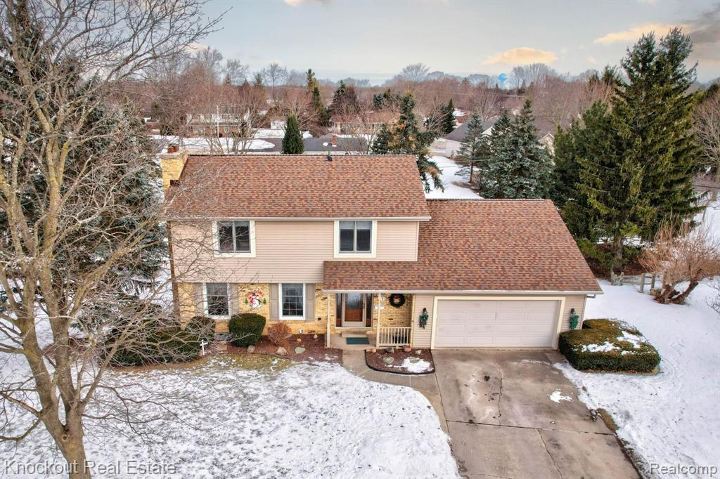 4 MARY LANE COURT, Frankenmuth, MI 48734 — front exterior