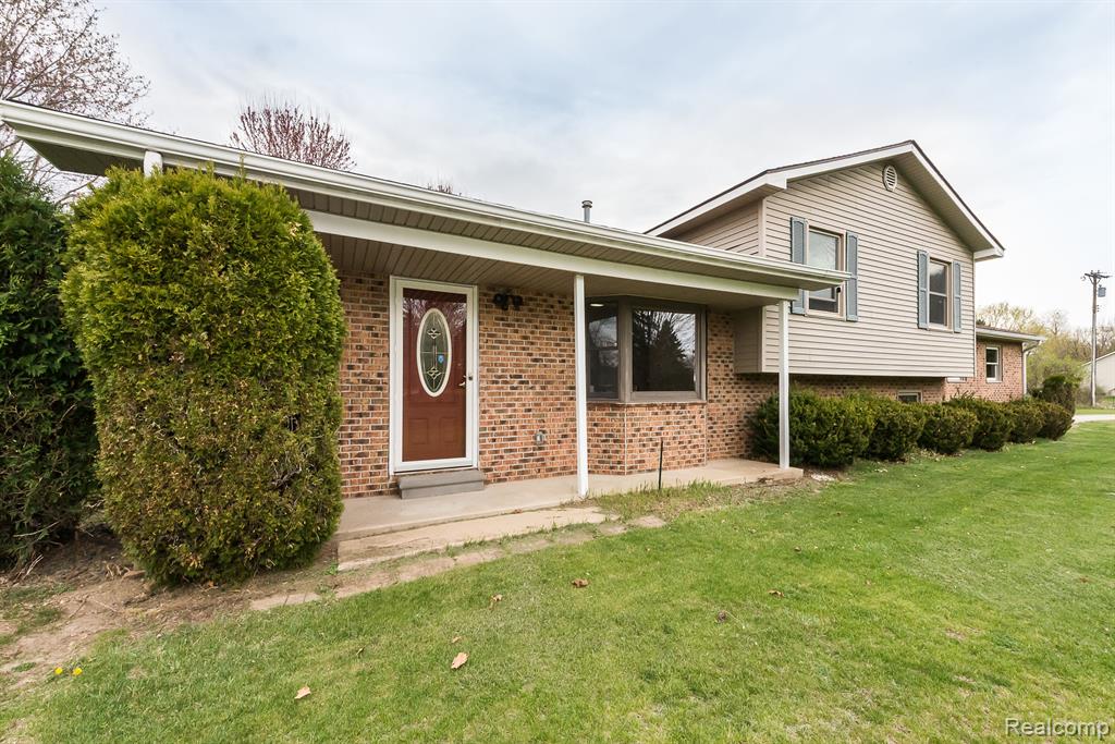3672 W NORTH TERRITORIAL Road, Whitmore Lake, MI 48189 — Photo 2
