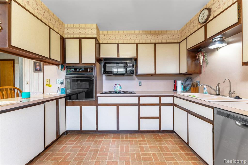 6767 Sharpe Road, Fowlerville, MI 48836 — Photo 9