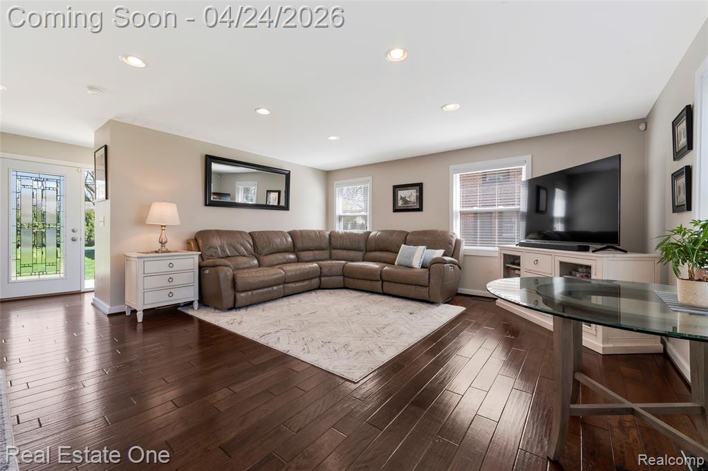 1963 Beverly Street, Sylvan Lake, MI 48320 — Photo 15
