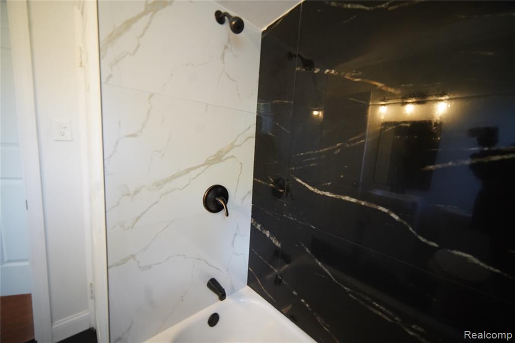 16047 W Chicago Street, Detroit, MI 48228 — Photo 24