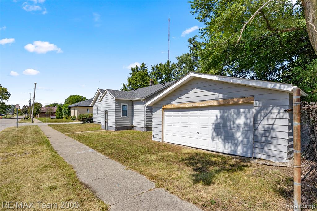 21304 Glen Lodge Road, Royal Oak, MI 48220 — Photo 4