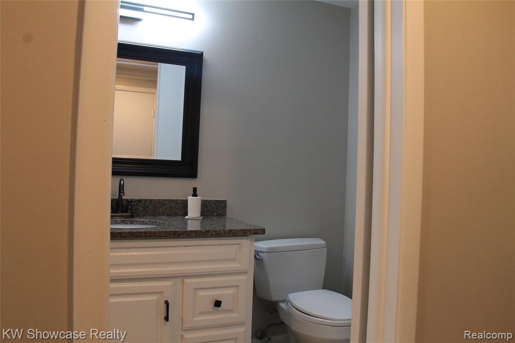 5226 Green Road, West Bloomfield, MI 48323 — Photo 28
