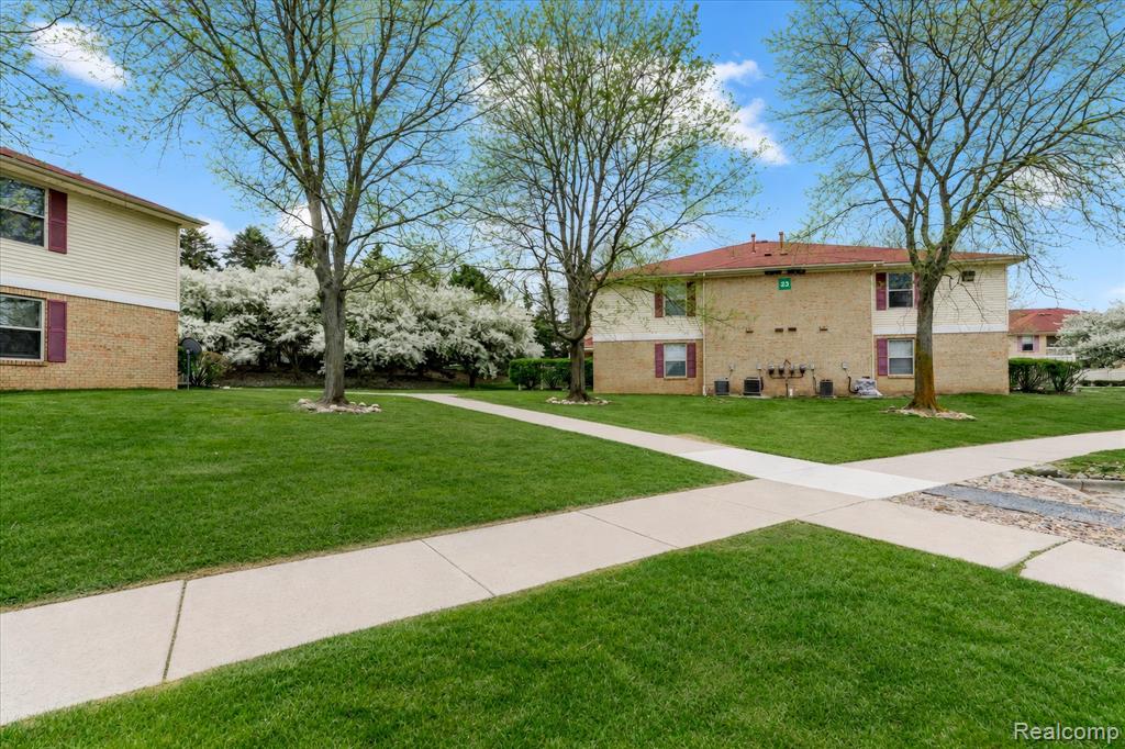 61025 Greenwood Drive, South Lyon, MI 48178 — Photo 30