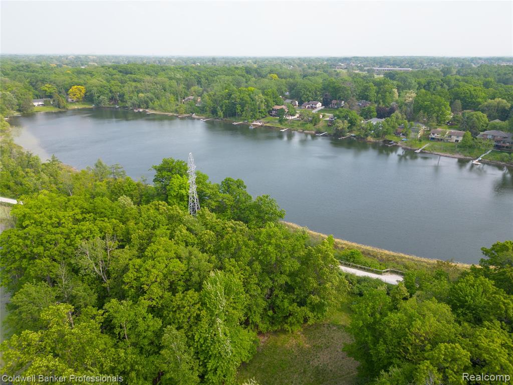 4546 Forest Edge Lane, West Bloomfield, MI 48323 — Photo 11