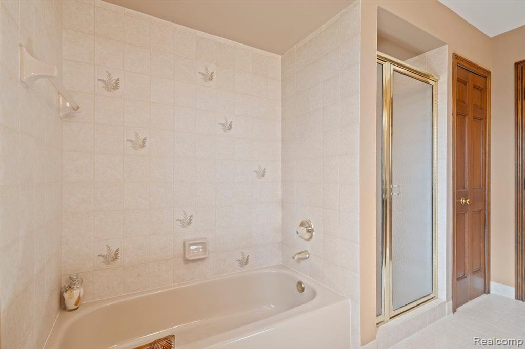415 W HICKORY GROVE Road, Bloomfield Hills, MI 48302 — Photo 30