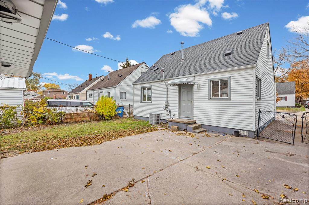 975 E Barrett Avenue, Madison Heights, MI 48071 — Photo 36