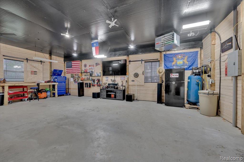 6789 LYONS Road, Imlay City, MI 48444 — Photo 6
