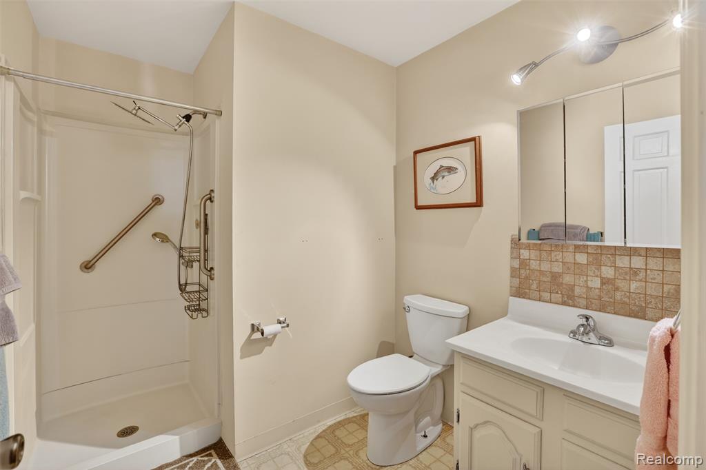 925 Kennely Road, G-106, Saginaw, MI 48609 — Photo 16