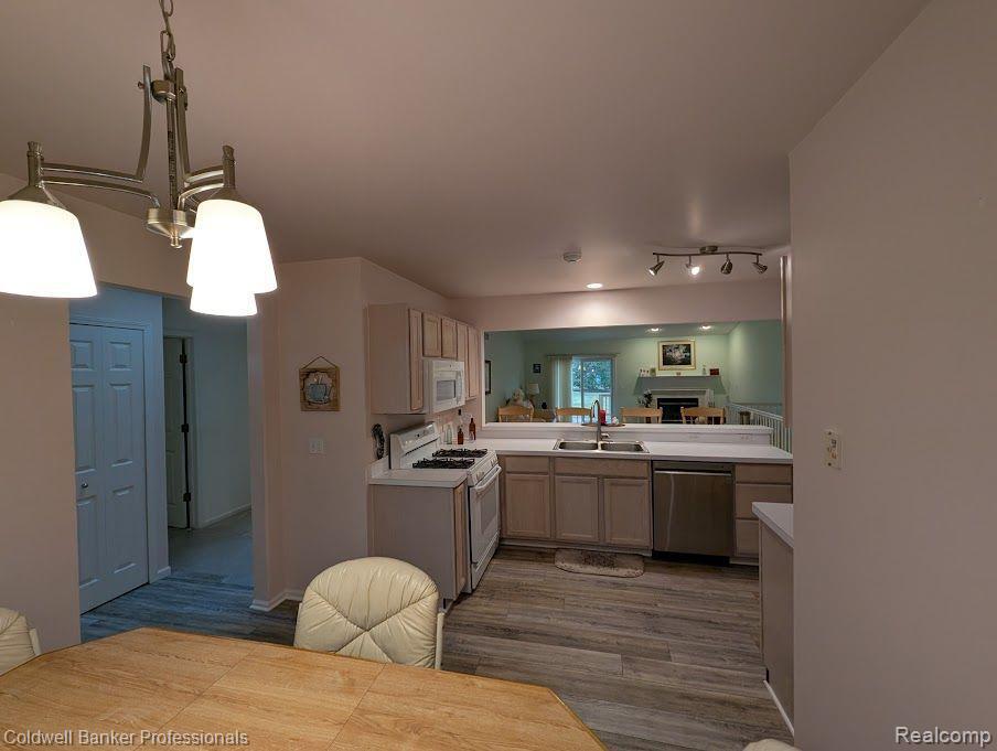 42131 STARLITE Court, 14, Canton, MI 48187 — Photo 6