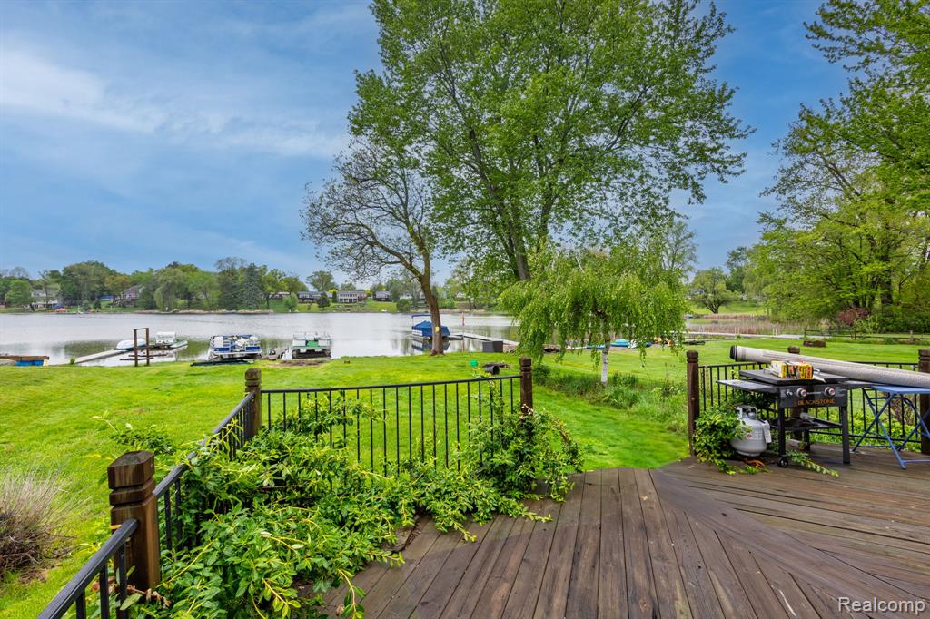 656 Lawson Drive, Lake Orion, MI 48362 — Photo 29