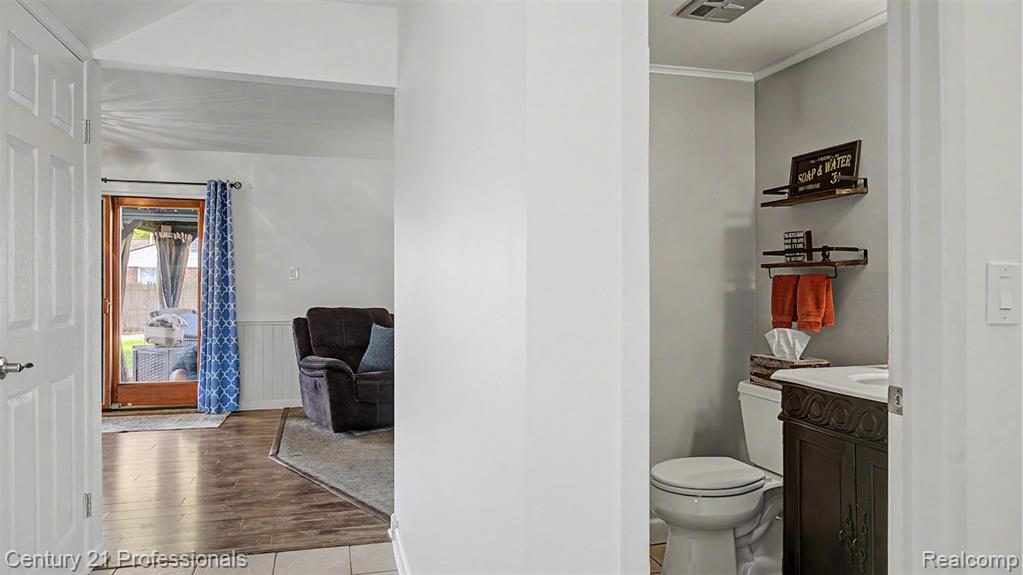 20463 Law Avenue, Brownstown, MI 48183 — Photo 28