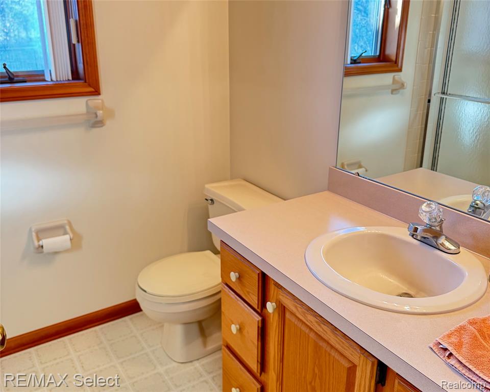 6011 Oak Creek Drive, Swartz Creek, MI 48473 — Photo 14
