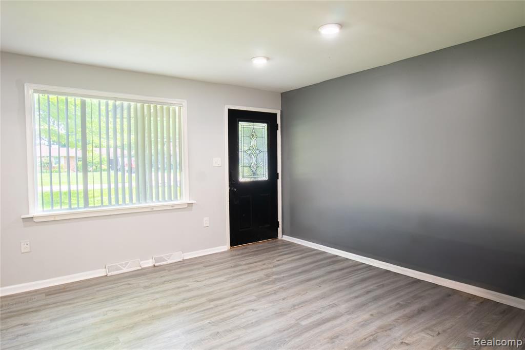 39751 Sylvia Street, Harrison Township, MI — Photo 5