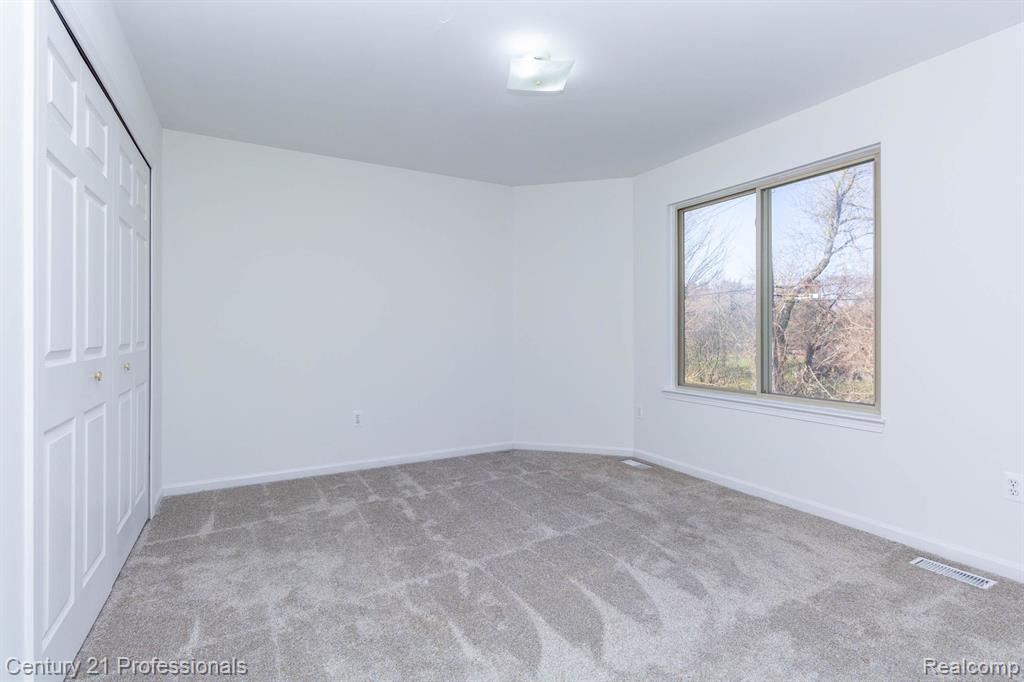 6173 ELARZ Drive, Troy, MI 48085 — Photo 32