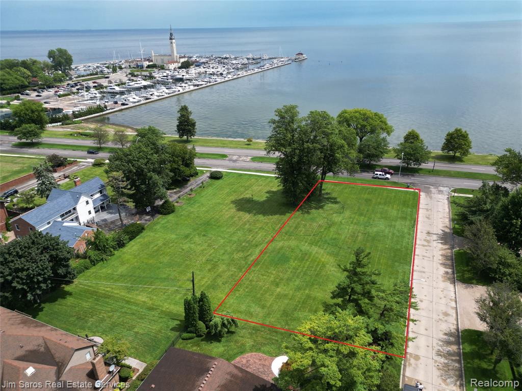 745 Lake Shore Road, Grosse Pointe Shores, MI 48236