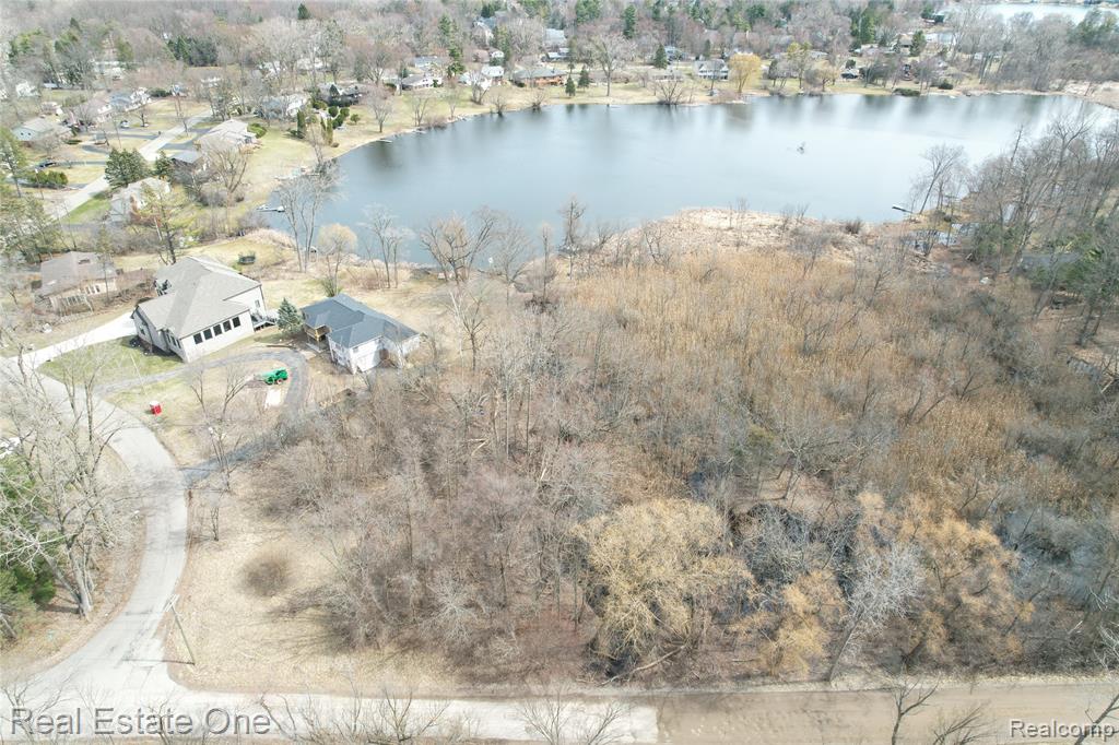 2636 Bay Drive, West Bloomfield, MI 48324 — Photo 2