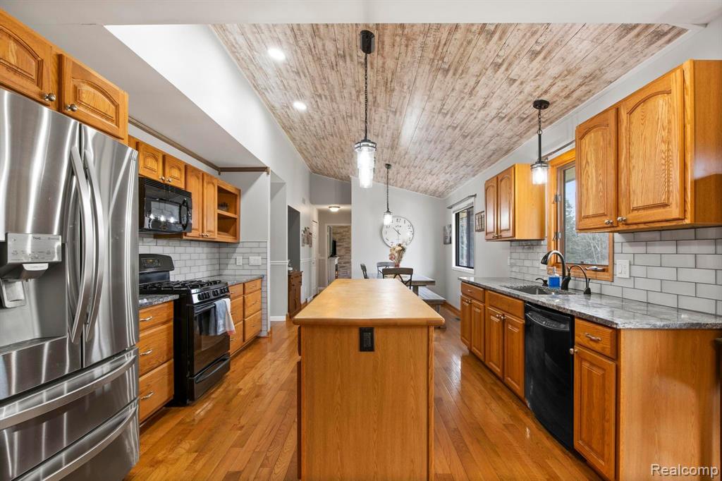 4025 PRESIDENTIAL Way, Highland, MI 48356 — Photo 45