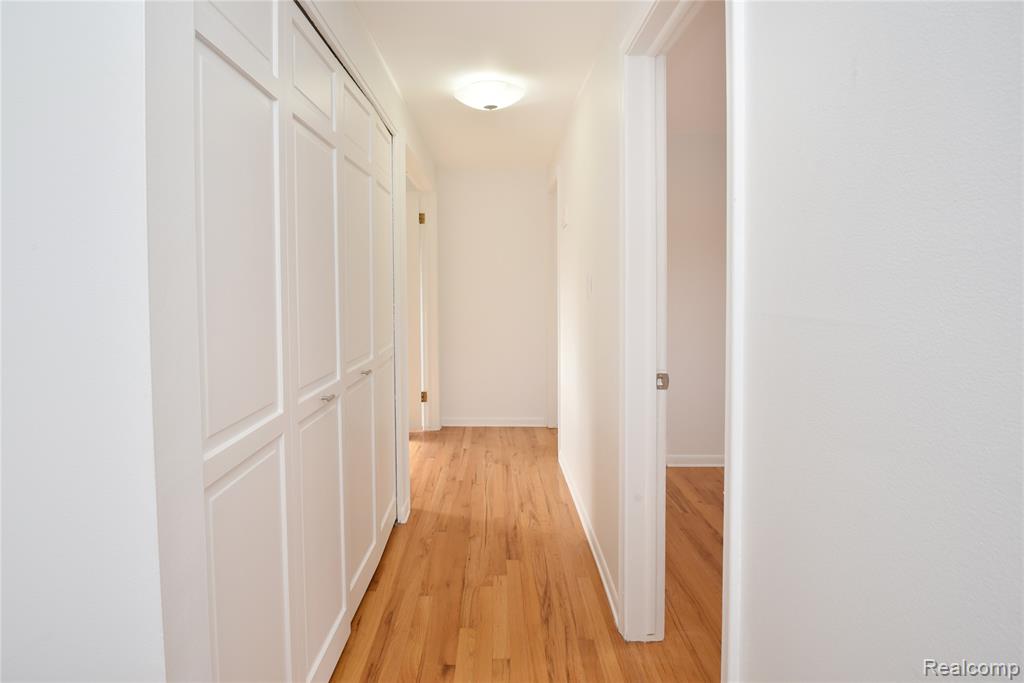 684 Wilshire Drive, Bloomfield Hills, MI 48302 — Photo 26