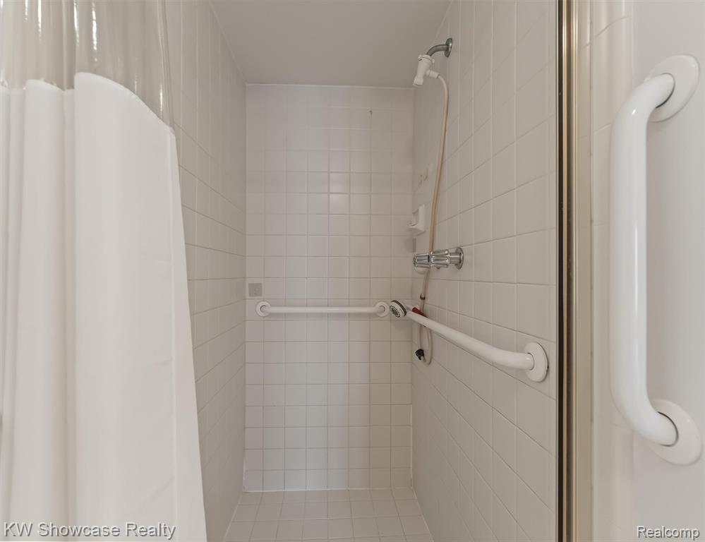6933 Pebble Park Circle, 83, West Bloomfield, MI — Photo 19