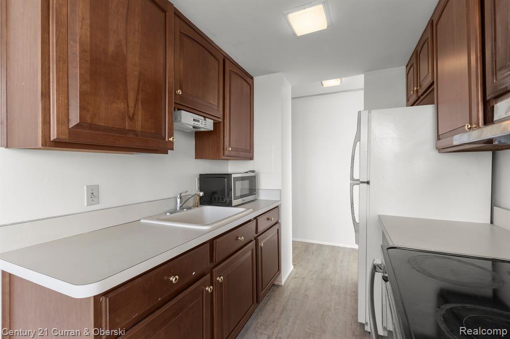 22700 GARRISON Street, 903, Dearborn, MI 48124 — Photo 12