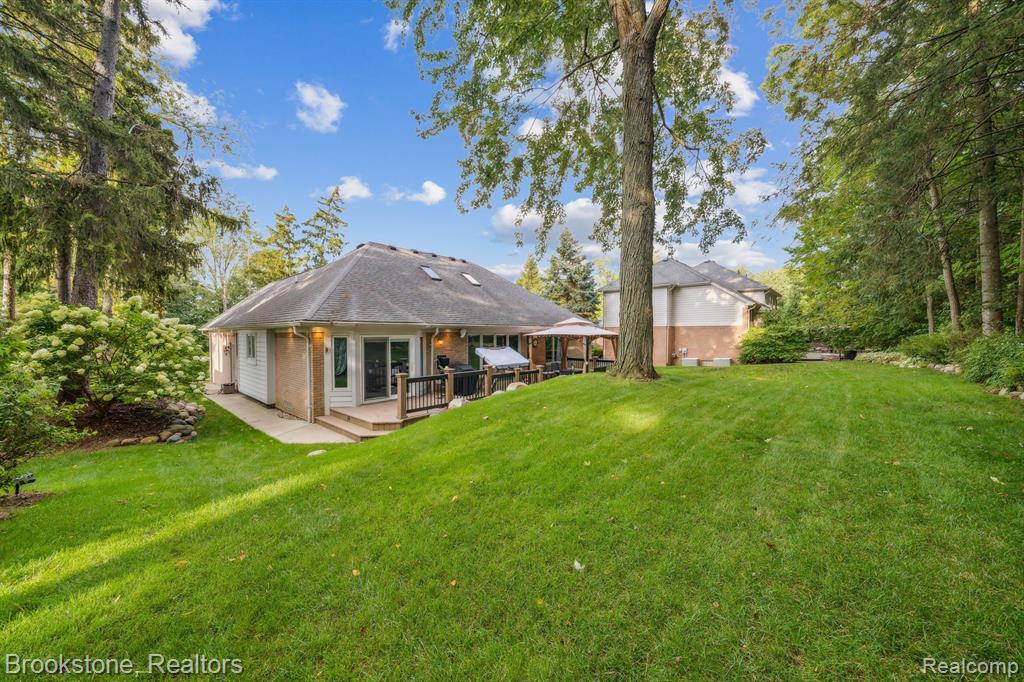576 BLOOMER RIDGE Drive, Rochester, MI 48307 — Photo 40