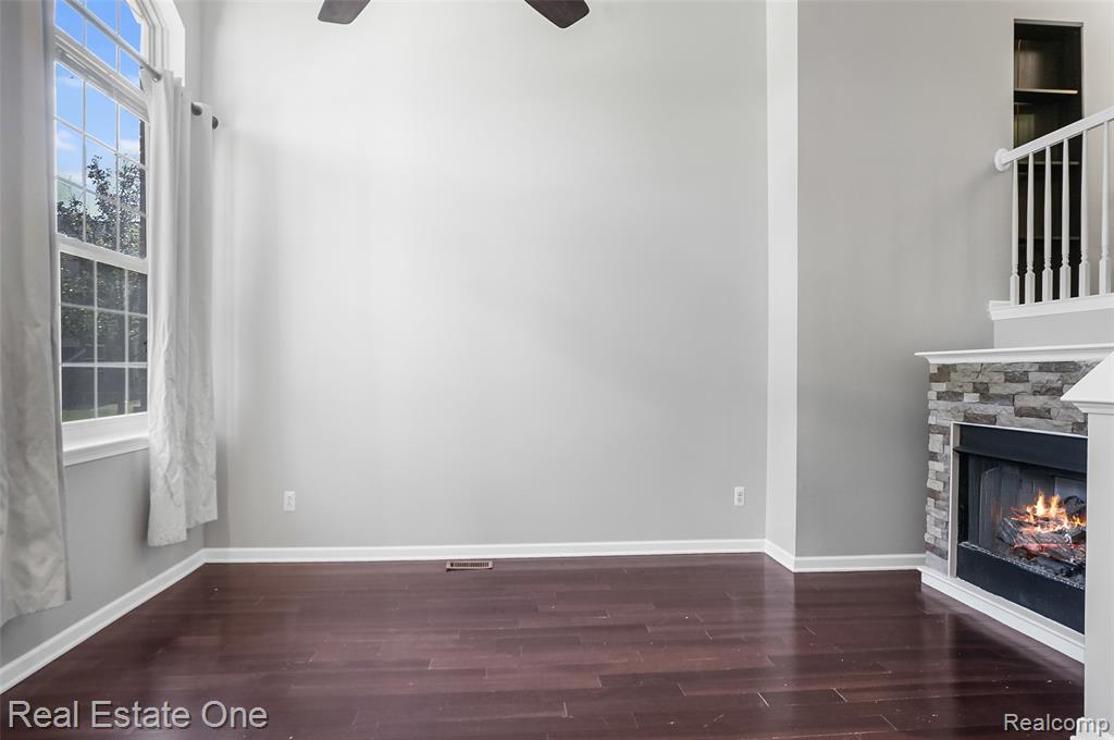 464 Old Pine Way, Walled Lake, MI 48390 — Photo 5