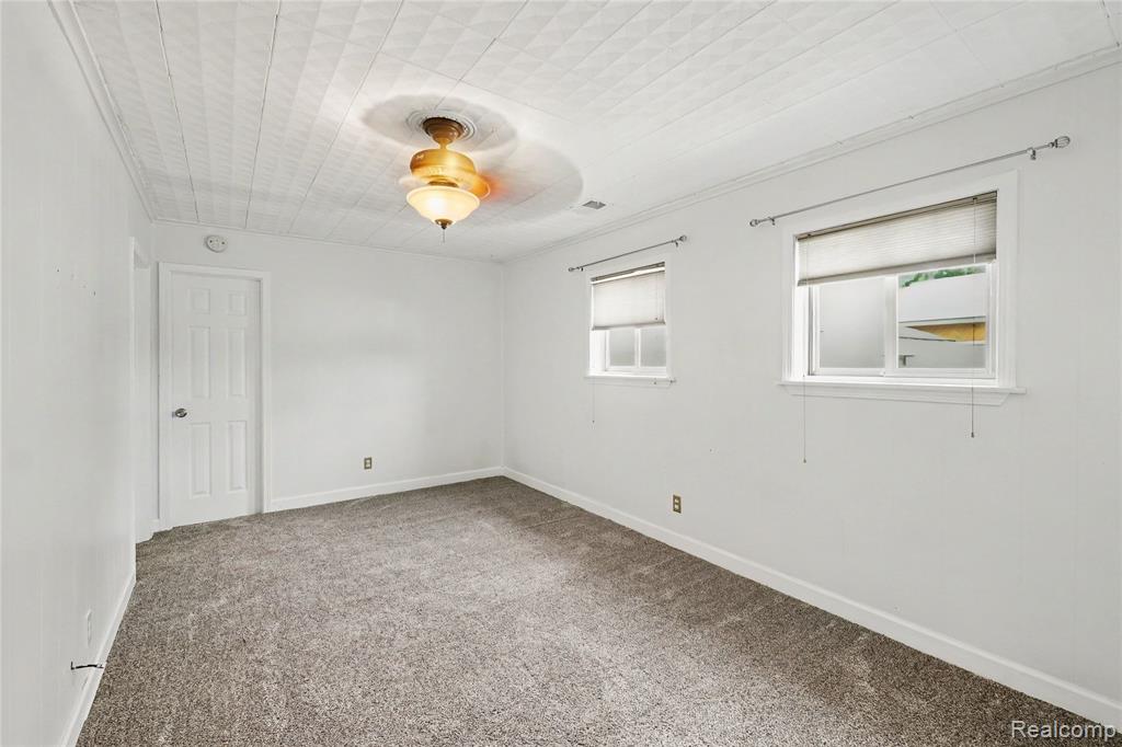 8390 Peninsular Drive, Fenton, MI 48430 — Photo 15