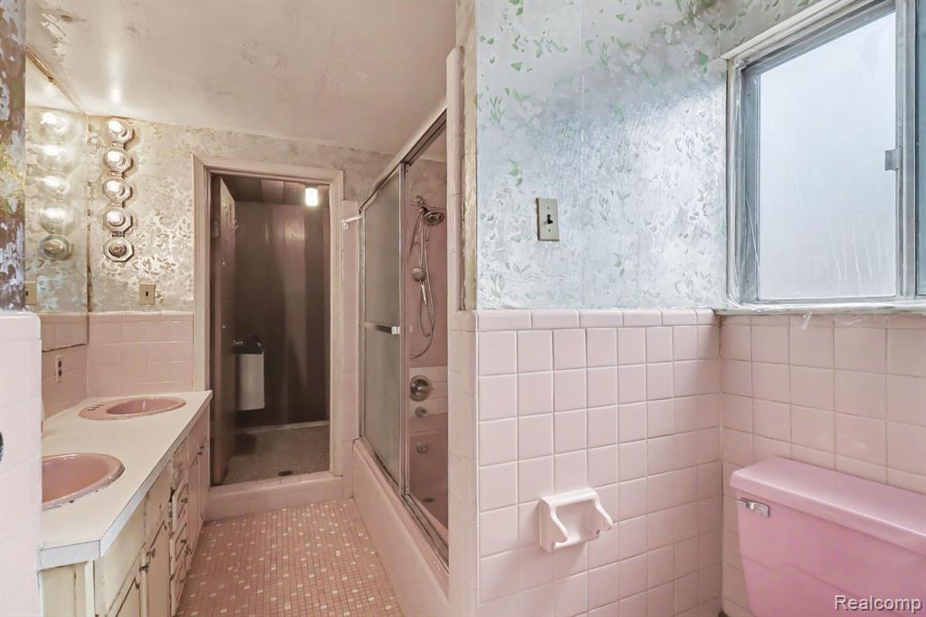 8594 Cloverlawn Street, Detroit, MI 48204 — Photo 16