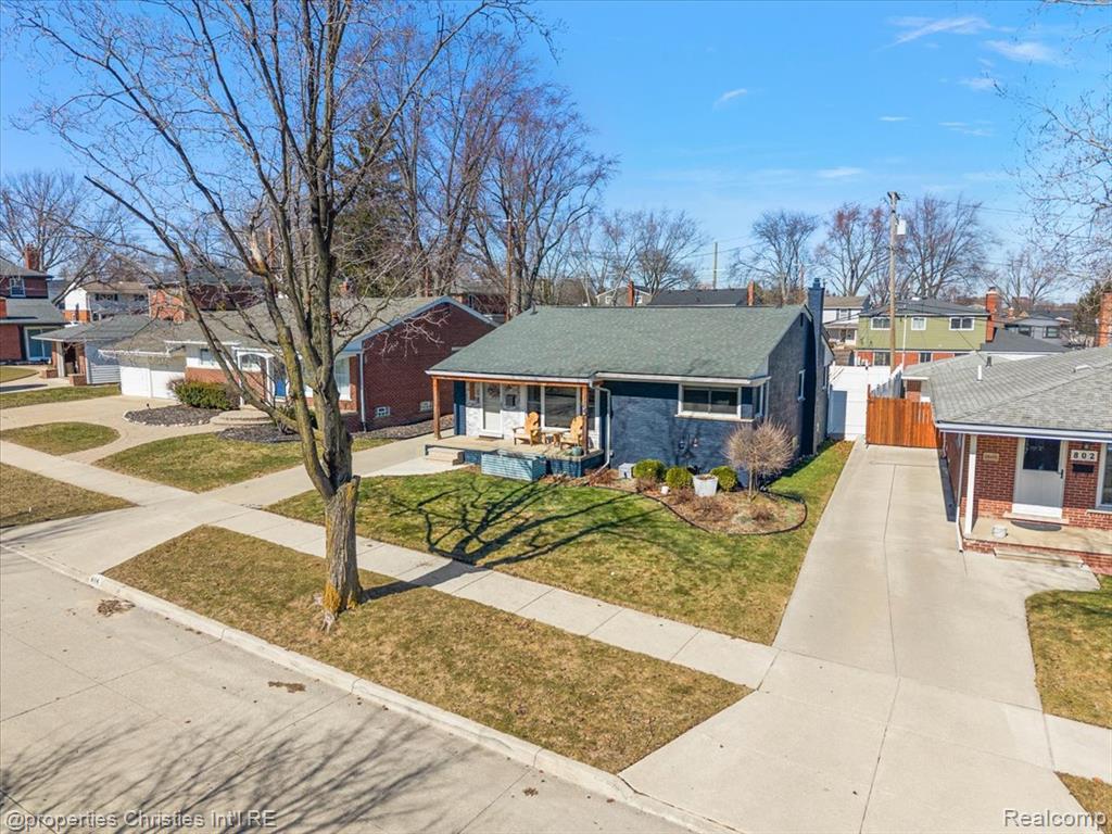 816 W Baker Avenue, Clawson, MI — Photo 3