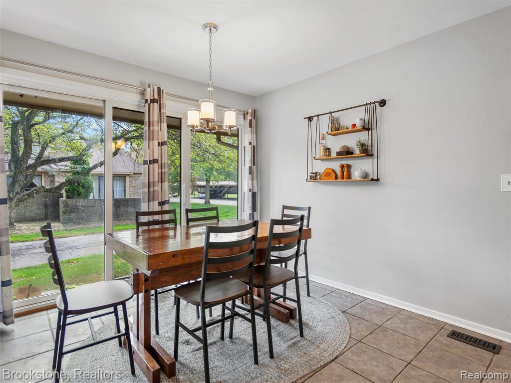 1652 S Hill Circle, Bloomfield Hills, MI 48304 — Photo 12