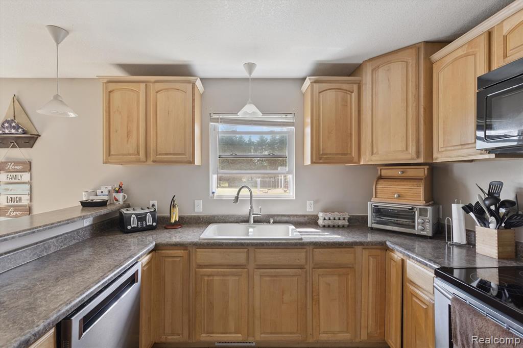 725 Alexander Lane, Vassar, MI 48768 — Photo 11