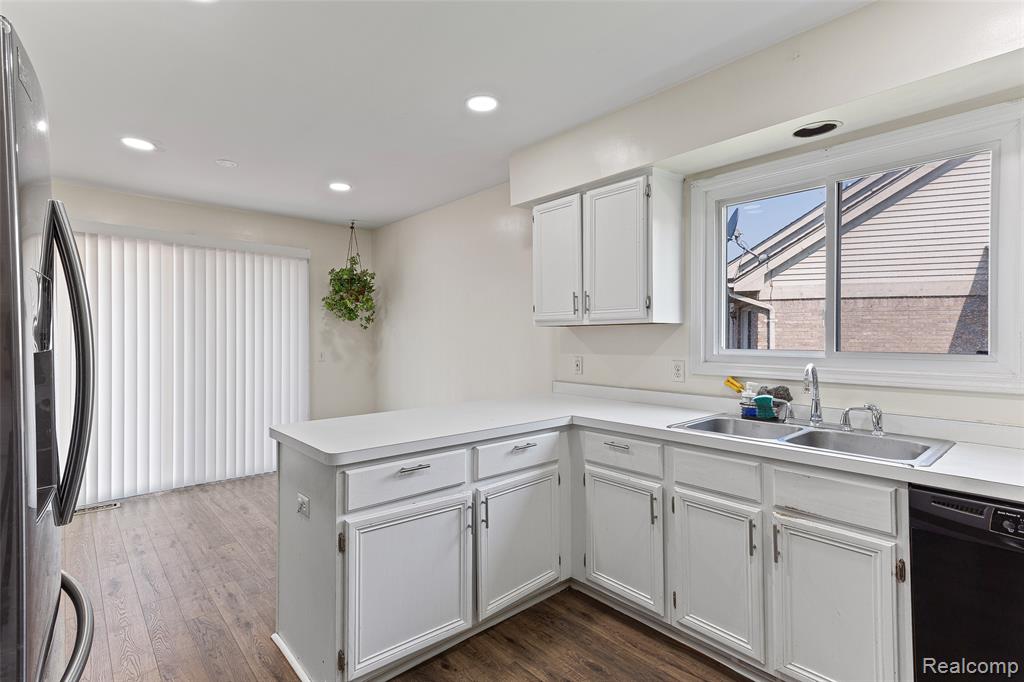 42137 Trent Drive, Canton, MI 48188 — Photo 5